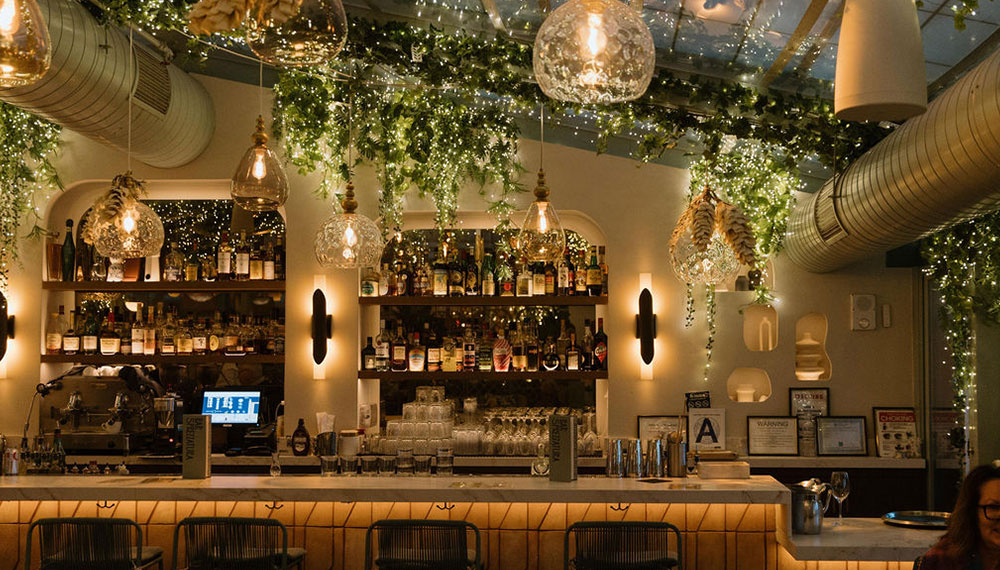 Bar Sprezzatura decorated for the holidays